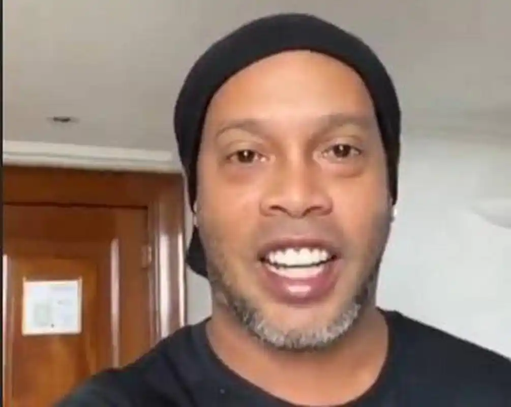 通过一系列 通过一系列